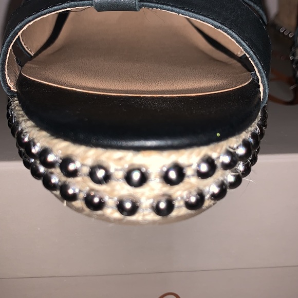 Crown Vintage Women’s Size 10 black wedges - Picture 3 of 4